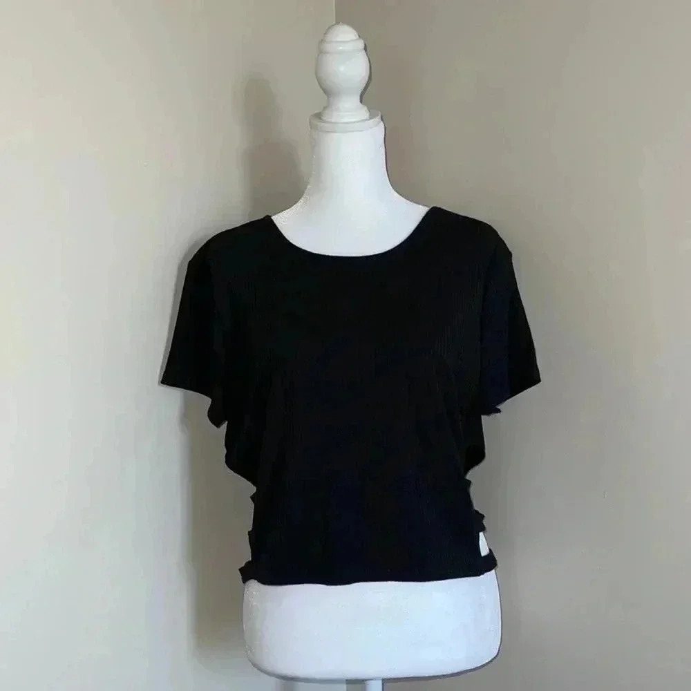Hesperus Black Ribbed Side Cutout Crop Top​​